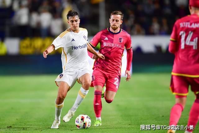 西甲-拉菲尼亚双响德容破门 巴萨5-1马略卡